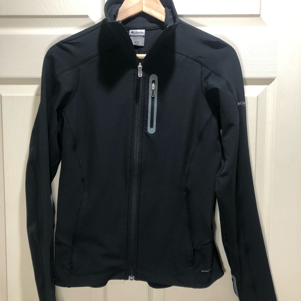 Columbia Black Ski & Snow Jacket with Structured Silhouette